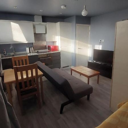 Modern Studio Maidstone - Redecorated Oct 2023 Экстерьер фото