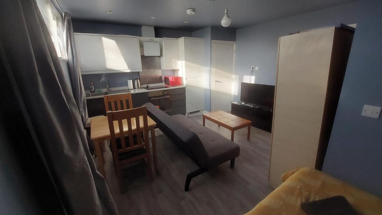 Modern Studio Maidstone - Redecorated Oct 2023 Экстерьер фото