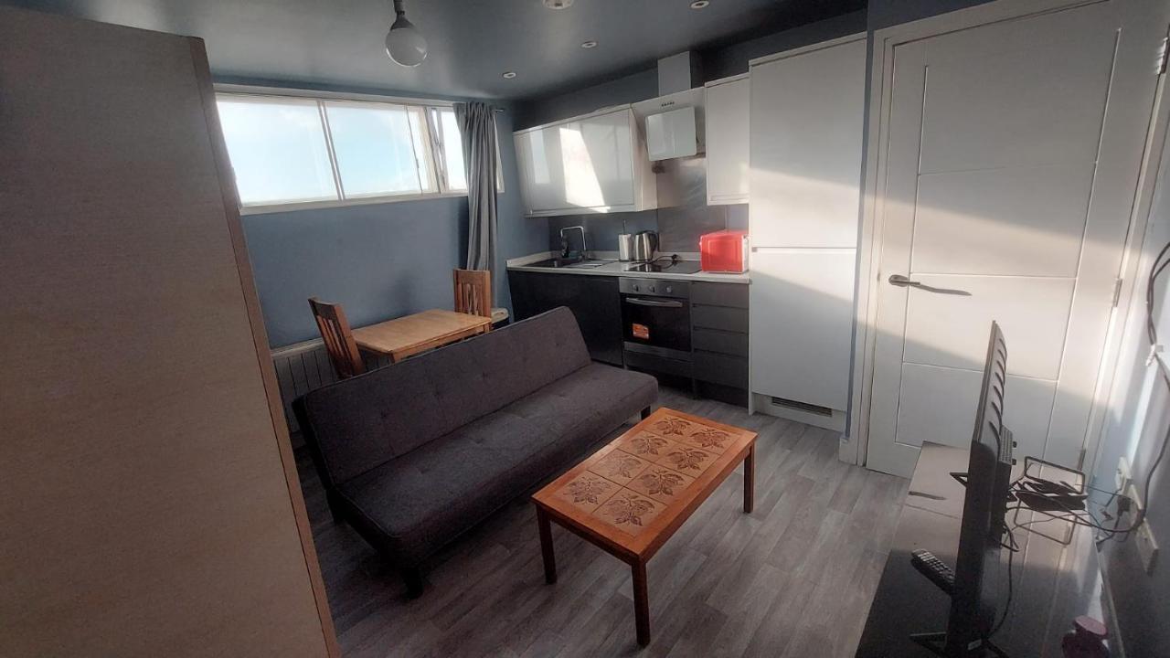 Modern Studio Maidstone - Redecorated Oct 2023 Экстерьер фото